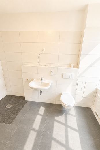 Helle 2-Zimmer Wohnung mit Balkon - barrierefrei mit Fahrstuhl – Bad