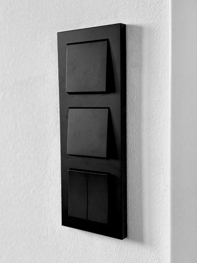 FIRST OCCUPANCY: Renovated dream home with 9th floor long-distance view & balcony - move in & feel at home – Lichtschalter