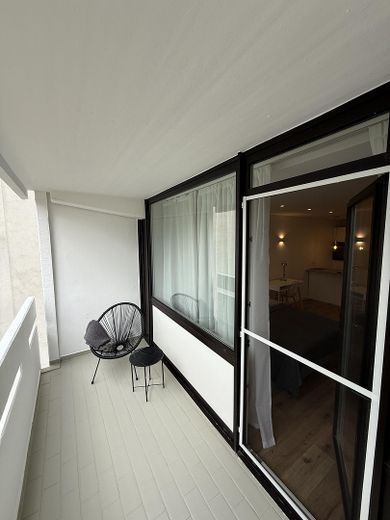 Stilvoll sanierte & modern möblierte 1-Zi Wohnung in Toplage – Balkon