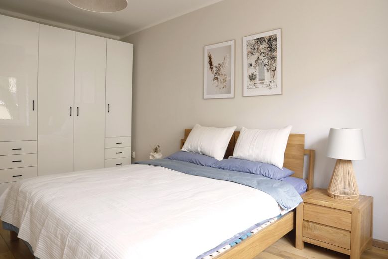 Schlafzimmer / Bedroom