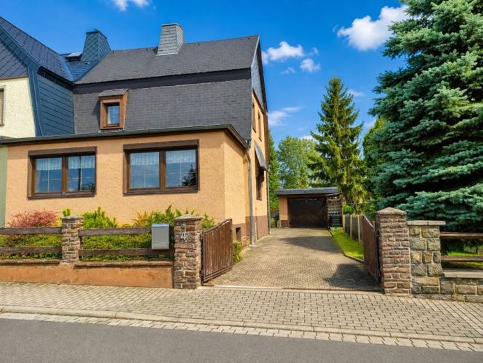 Bellissima casa bifamiliare ben tenuta in vendita a Wermsdorf – Foto 1
