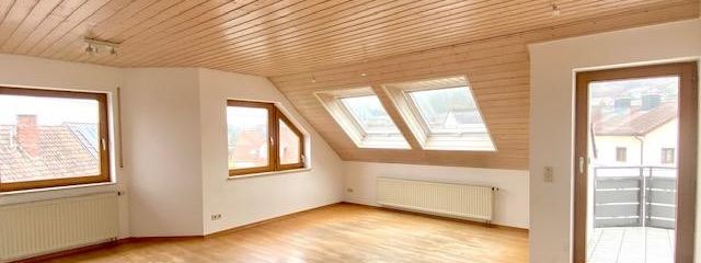 Sonnige Wohnung mit Charme und viel Platz – sonniges Wohnzimmer 
