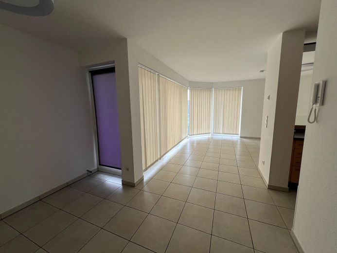 Esclusivo appartamento con terrazza, vista incantevole sul verde, ampie vetrate e garage – Foto 11