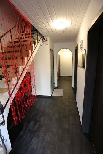 PRECIO REDUCIDO: Dos terrenos con tres casas y potencial de desarrollo – Foto 7