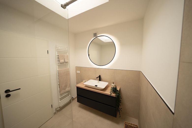Schöne 3 Zimmer Wohnung / mit XXL Tiefgarage – Bad