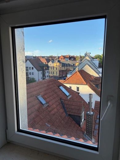 Ekskluzywne, jasne 2 1/2-pokojowe mieszkanie na poddaszu w centrum miasta Aschaffenburg z balkonem - blisko Menu – Ausblick Schlafzimmer