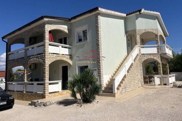 Vir-gepflegtes Haus mit 3 Apartments