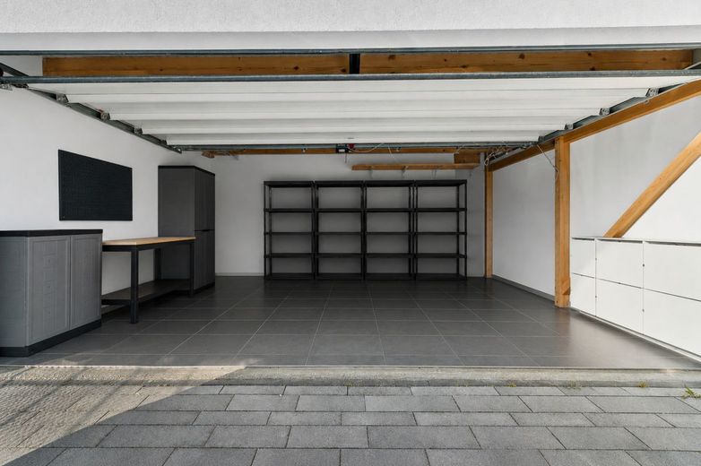 Modernes Familienglück in ruhiger Lage - energieeffizientes Einfamilienhaus mit Garten, Smart Home und Doppelgarage – Garage