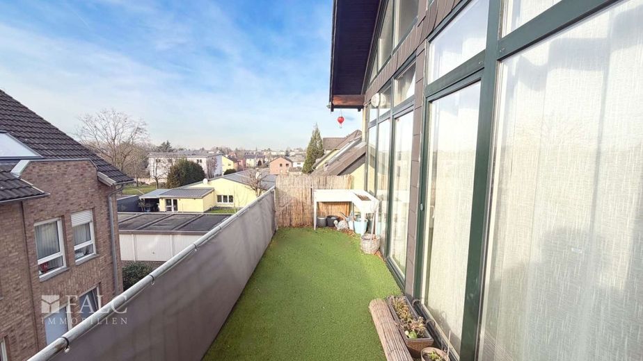 Stilvolle Eigentumswohnung mit Galeriecharakter und offener Raumgestaltung – Balkon