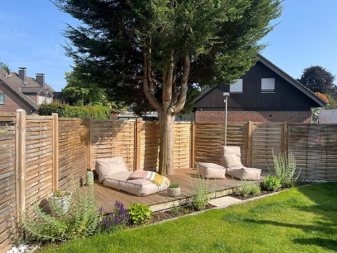 Esclusivo appartamento maisonette di 4,5 locali con giardino a Meerbusch Büderich – Garten zur Alleinnutzung
