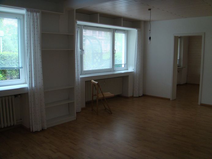 großes Wohnzimmer rechts