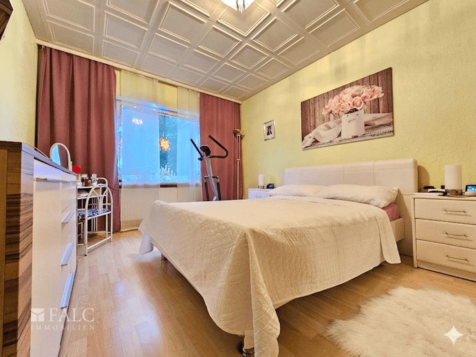 Mehrgenerationenhaus mit Wohlfühlfaktor und viel Raum zur Entfaltung – Schlafzimmer