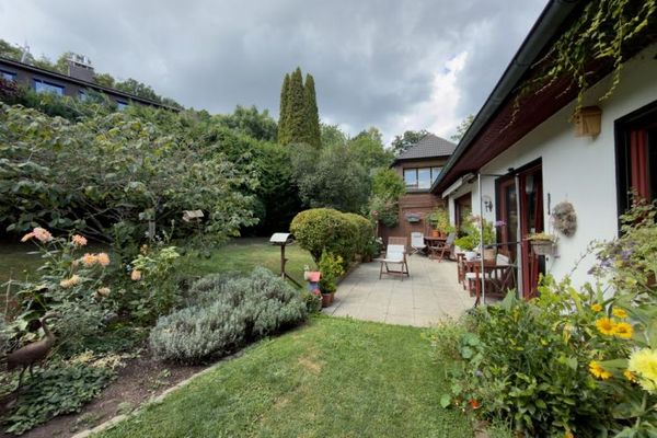 Attraktives Einfamilienhaus mit traumhaften Garten in Adelebsen