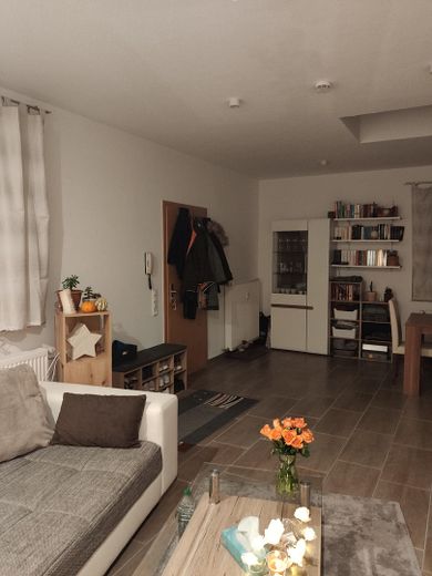 Schön geschnittene 2-Zimmer-Wohnung mit Einbauküche in ruhiger Lage nahe Bahnhof. – Foto 8