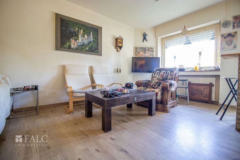 Simply the best ! - 1-Zimmer-Kapitalanlage mit Aufzug und Tiefgarage ! – Helles Wohnzimmer