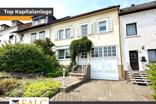 Sonnenhelles Zweifamilienhaus mit separatem Werkstattgebäude!