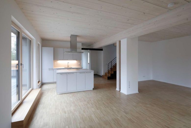 5-room apartment in an eco-friendly timber house – Küche Essbereich