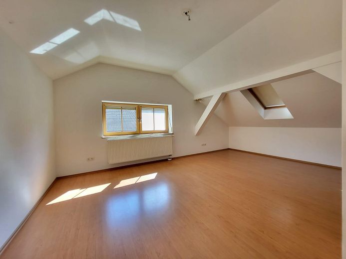 Suerte en Allgäu: elegante casa unifamiliar en ubicación tranquila con taller incluido – DG ausgebaut 