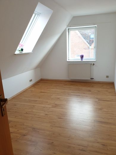 Stilvolle 3 Zi Maisonettewohnung zum Wohlfühlen – Erholsames Schlafzimmer...