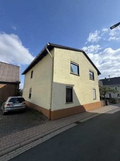 BIETERVERFAHREN - Ausblick - endlose Weite - höchste Gemeinde der Pfalz - großz. Haus - 1 oder 2 WE! – 4 Front mit weiterer Seintenansicht