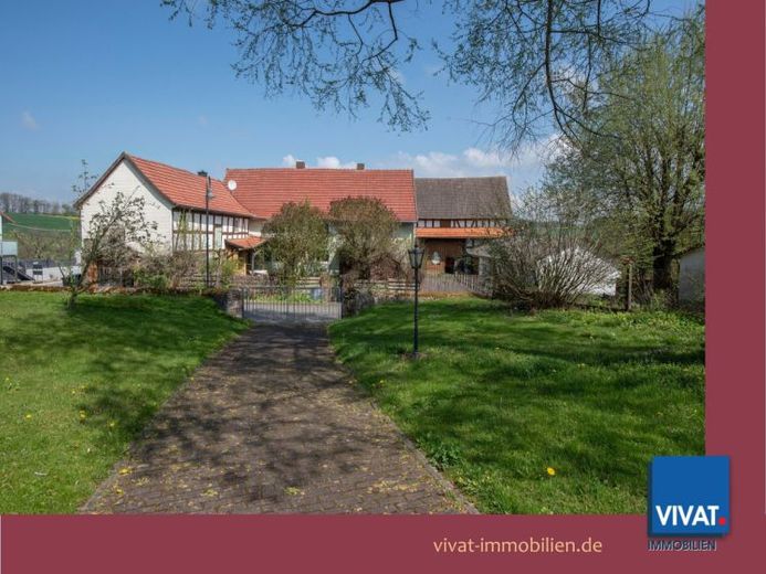 Tenuta agricola con grandi edifici accessori, adatta anche come abitazione condivisa. Senza provvigione per l’acquirente! – Foto 1