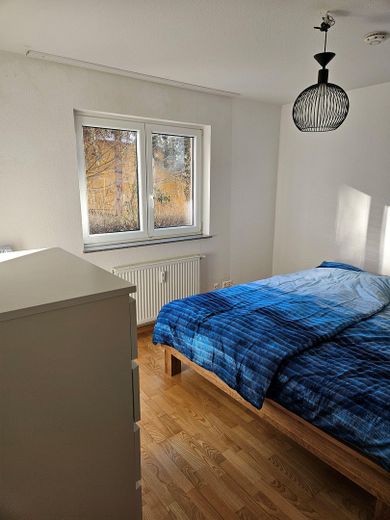 Schöne, ruhige und helle 3-Zimmerwohnung gegenüber Skyline Plaza – Schlafzimmer