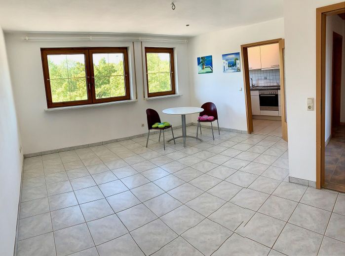 Beau 3 pièces cuisine salle de bains ensoleillé de 72 m² à Schwabmünchen avec surface supplémentaire sous les combles (surface utile) – Wohn-Esszimmer