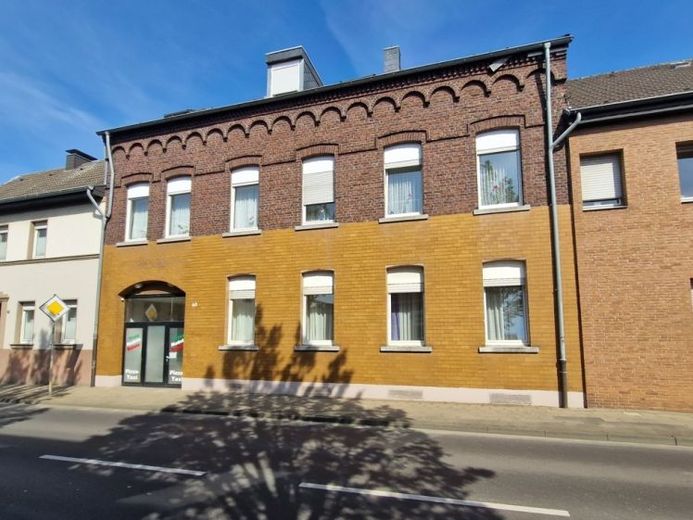 Viersen-Dülken में आगे उपयोग की काफी संभावनाओं वाला बहु-परिवारिक मकान। 5 आवासीय इकाइयाँ – फोटो 1