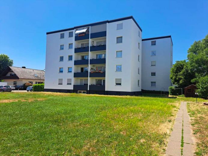 Jasne mieszkanie 3,5-pokojowe z balkonem, windą i nową łazienką – Außenansicht