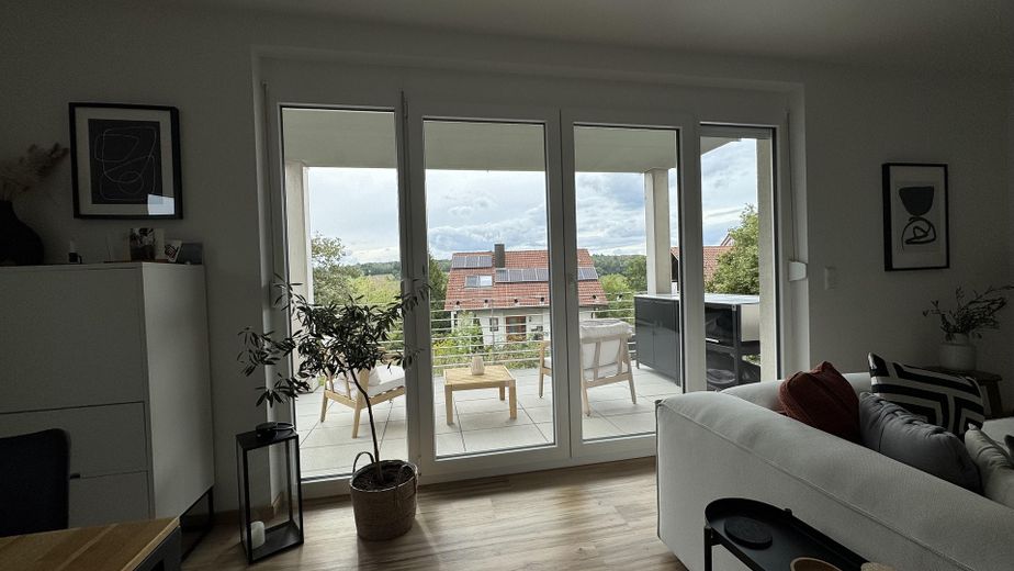 Living with panoramic views of the Schönbuch in Pliezhausen-Rübgarten – Ausblick vom Wohnzimmer