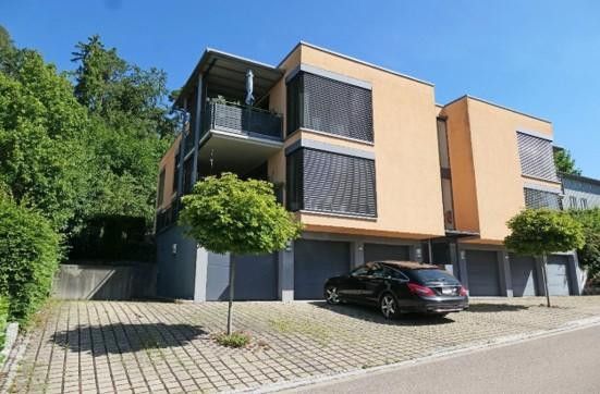 Wohung an herrlicher Waldrandlage – Hausfront Wohnung links unten