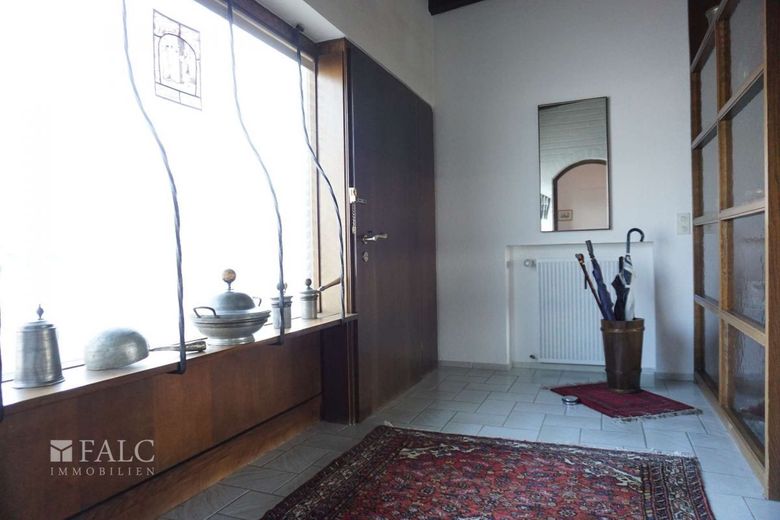 Freistehende Villa auf großem Grundstück in Buchen – Eingangsdiele