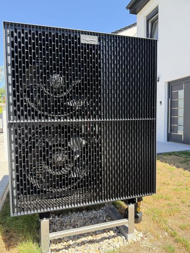 Klimatisierter hochwertiger Neubau mit Balkon und hohen Decken – Erstbezug – 22 Wärmepumpe