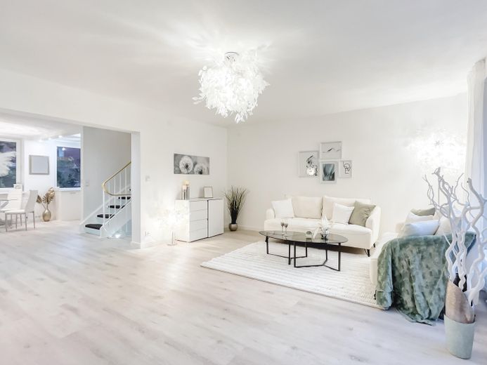 Bad Homburg Berliner Siedlung - Modernisiert und sofort bezugsfrei – WOHNZIMMER
