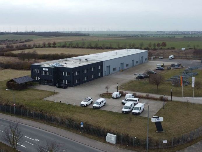Höchster Raum von Schönebeck mit Produktions- & Lagerhalle, Büro- & Erweiterungsflächen – Foto 1