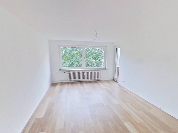 Westercelle’de balkonlu ve bol ışık alan modern 3 odalı daire – Ansicht I: Wohn- und Esszimmer