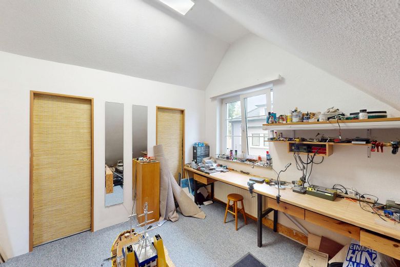 Bezugsfertige Doppelhaushälfte bei Berlin mit schöner Gartenanlage und guten Anbindungen – Schlafzimmer DG
