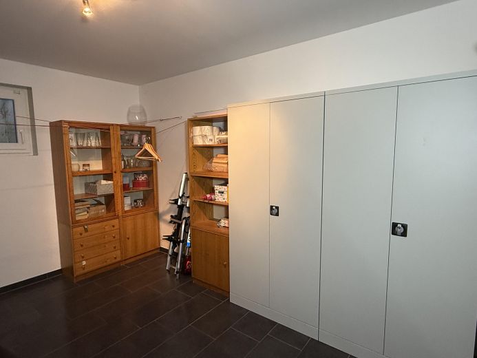 Modernes Massivhaus in ruhiger Neubausiedlung: Südausrichtung, Terrassendach, Sauna & 9m-Garage – Kellerraum