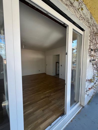 Nähe Wasserturm - sanierte Einzimmerwohnung mit großem Balkon – Zimmer vom Balkon aus