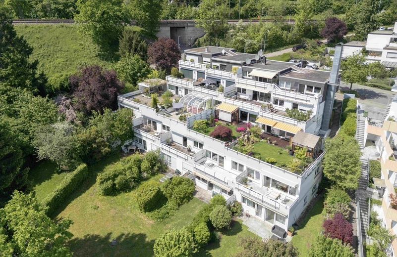 ***SOFORT BEZIEHBAR SCHÖNE 2-ZIMMER-WOHNUNG MIT TERRASSE IN STUTTGART VAIHINGEN DACHSWALD*** – Südseite Gebäude