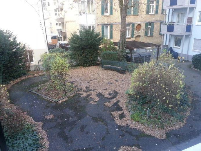 2 Zi. güney balkonlu daire. WG için uygun Lehenviertel – Aussicht zum Garten