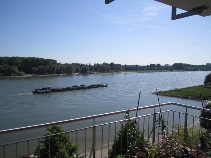 Watching ships count. All day long! – Urlaub auf Balkonien