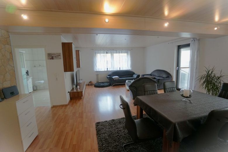Charmantes Einfamilienhaus mit großzügigem Raumkonzept – Wohnzimmer_Esszimmer_EG