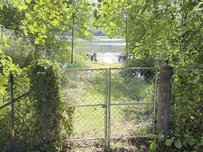 Conozco una casa junto al lago, con estanque y posibilidades – Foto 1