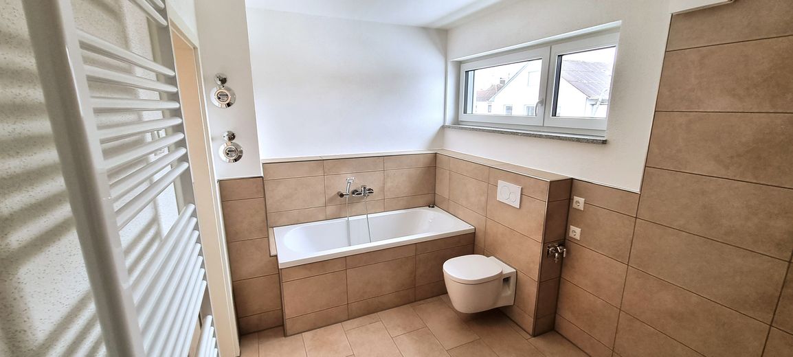 3 Zimmer Wohnung BJ 2022 – Bad Wanne