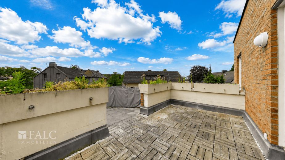 Modernisiert, lichtdurchflutet und außergewöhnlich - Wohnen auf zwei Ebenen mit Stil – Terrasse
