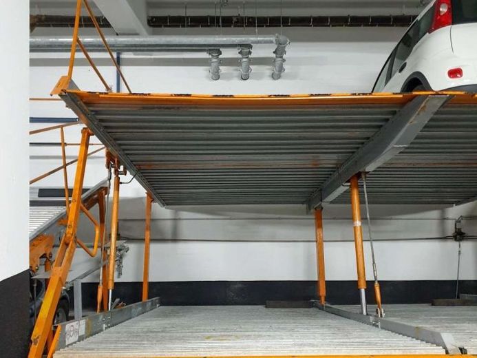 Nähe KVR: Duplex UNTEN in sanierter Tiefgarage. Ab sofort frei. – फोटो 1