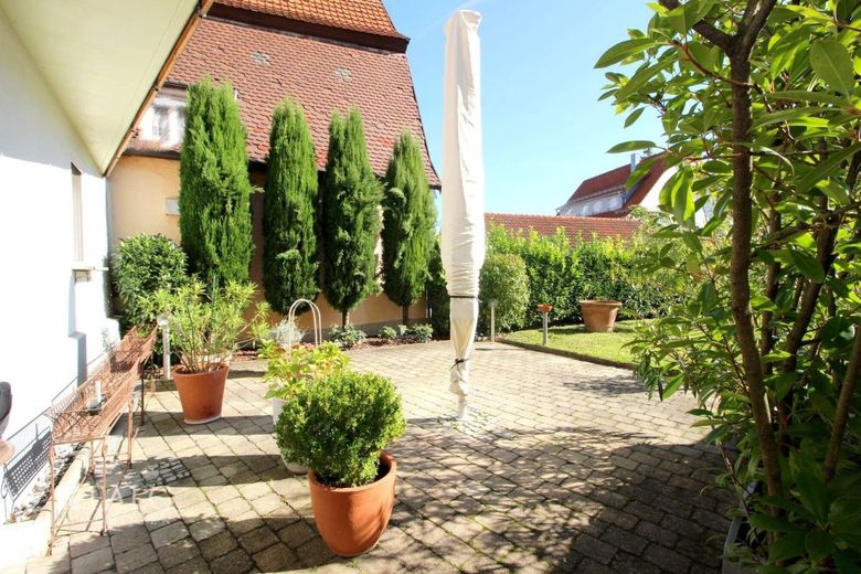 Mehrfamilienhaus plus Gewerbeeinheit – Garten-3