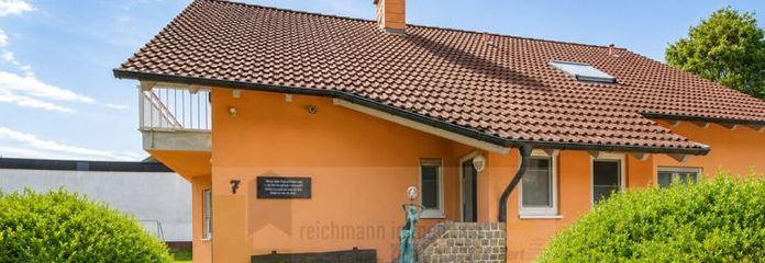 Top-Einfamilienhaus mit geschütztem Garten, Sommergarten, sep. Zugang Souterrainbereich und zwei Garagen in ruhiger Sackgassenlage von Donaueschingen