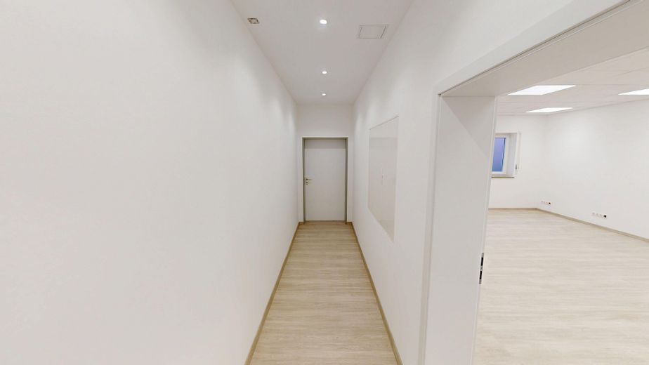 Kernsanierte Praxis-/Bürofläche | 224 m² | teilbar ab ca. 19 m2| sofort verfügbar – Flur 1